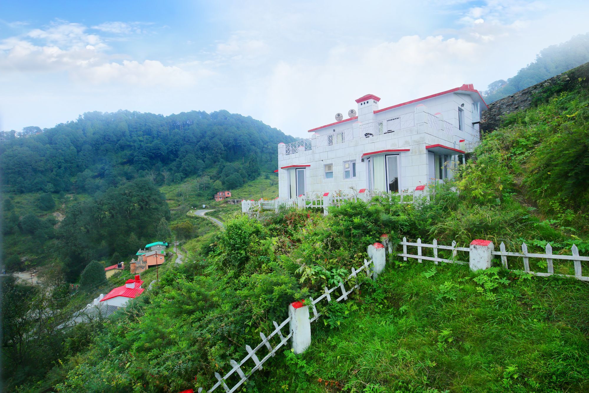 The Swiss Village Resort Найнитал Экстерьер фото